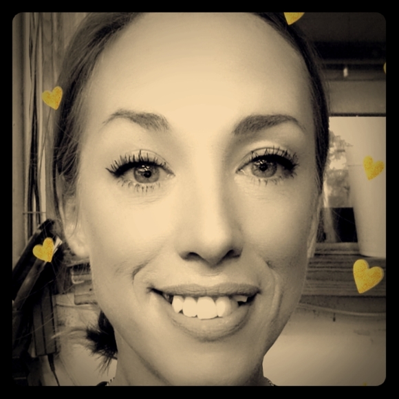 Meet your Posher, Amy - Picture 1 of 2